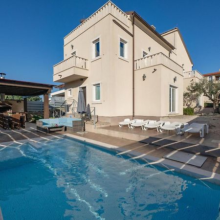 Villa Castagna Near The Sea With Private Pool And Sauna Premantura Dış mekan fotoğraf