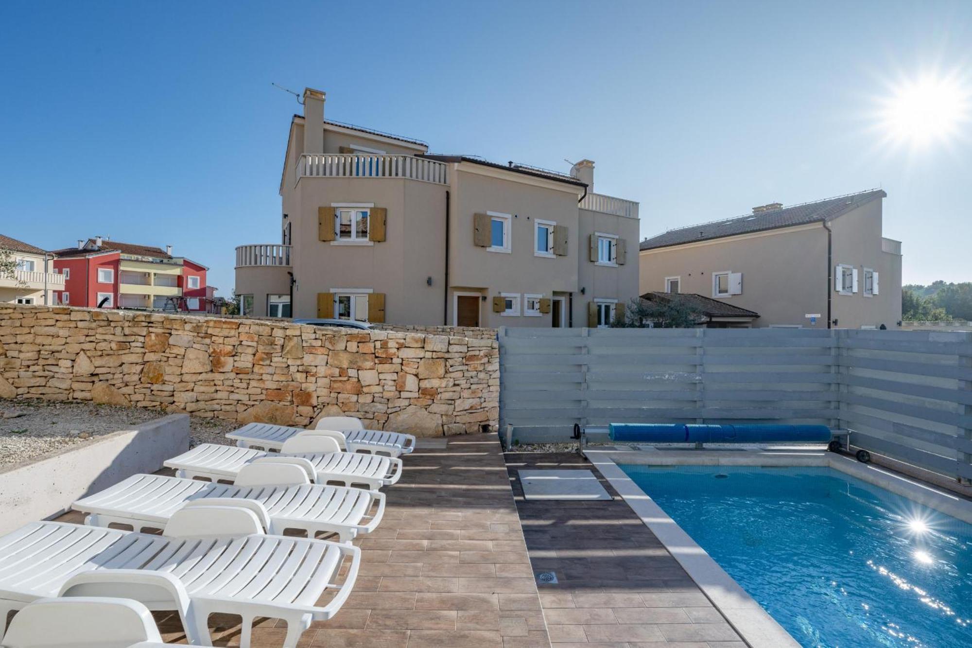 Villa Castagna Near The Sea With Private Pool And Sauna Premantura Dış mekan fotoğraf