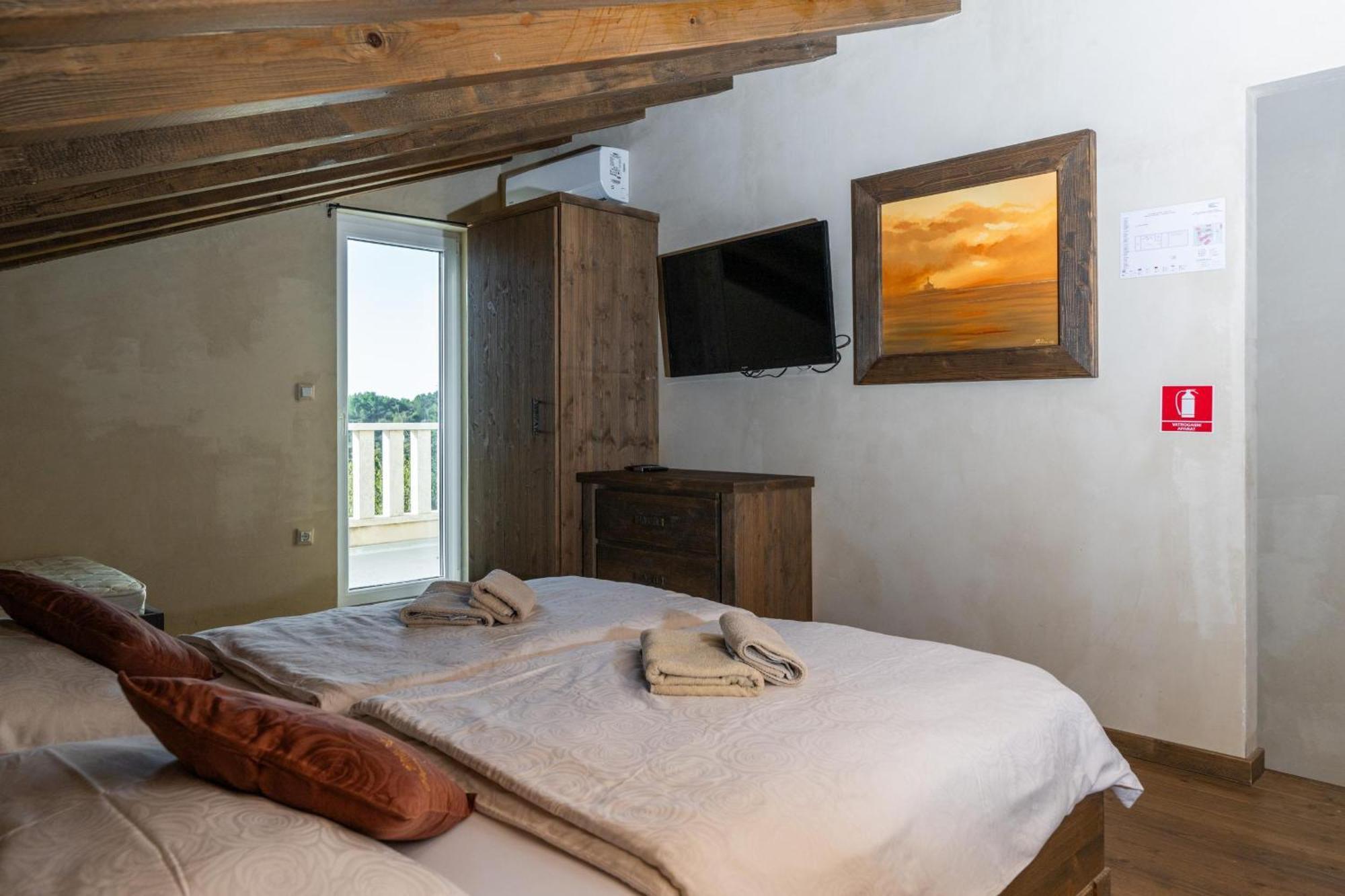 Villa Castagna Near The Sea With Private Pool And Sauna Premantura Dış mekan fotoğraf