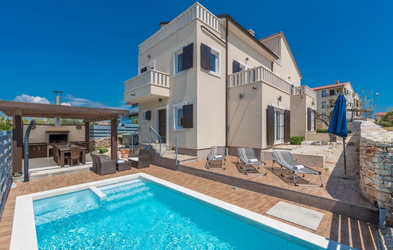 Villa Castagna Near The Sea With Private Pool And Sauna Premantura Dış mekan fotoğraf
