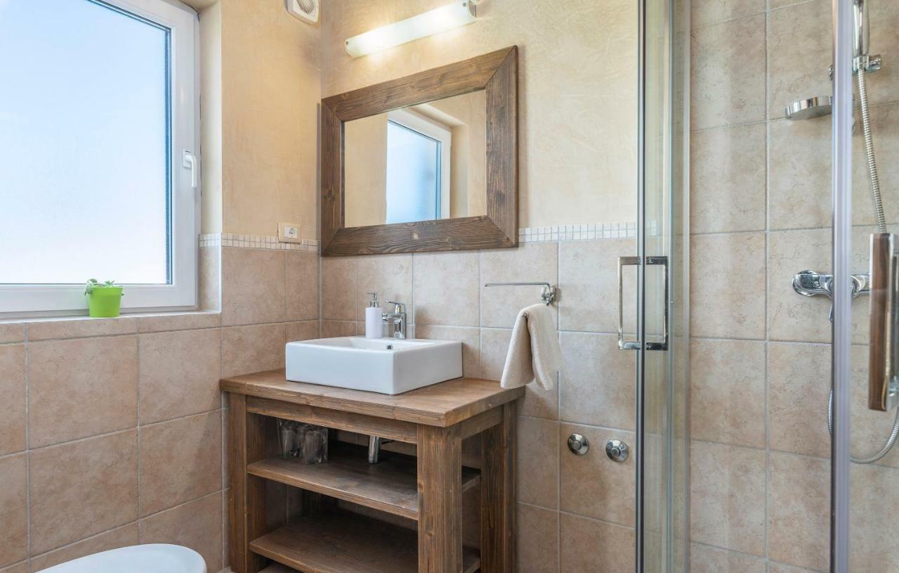 Villa Castagna Near The Sea With Private Pool And Sauna Premantura Dış mekan fotoğraf